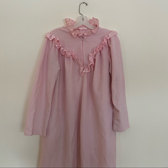 Vintage Carriage Court Long Pink Victorian Warm High Neckline Housecoat Robe - Picture 4 of 8